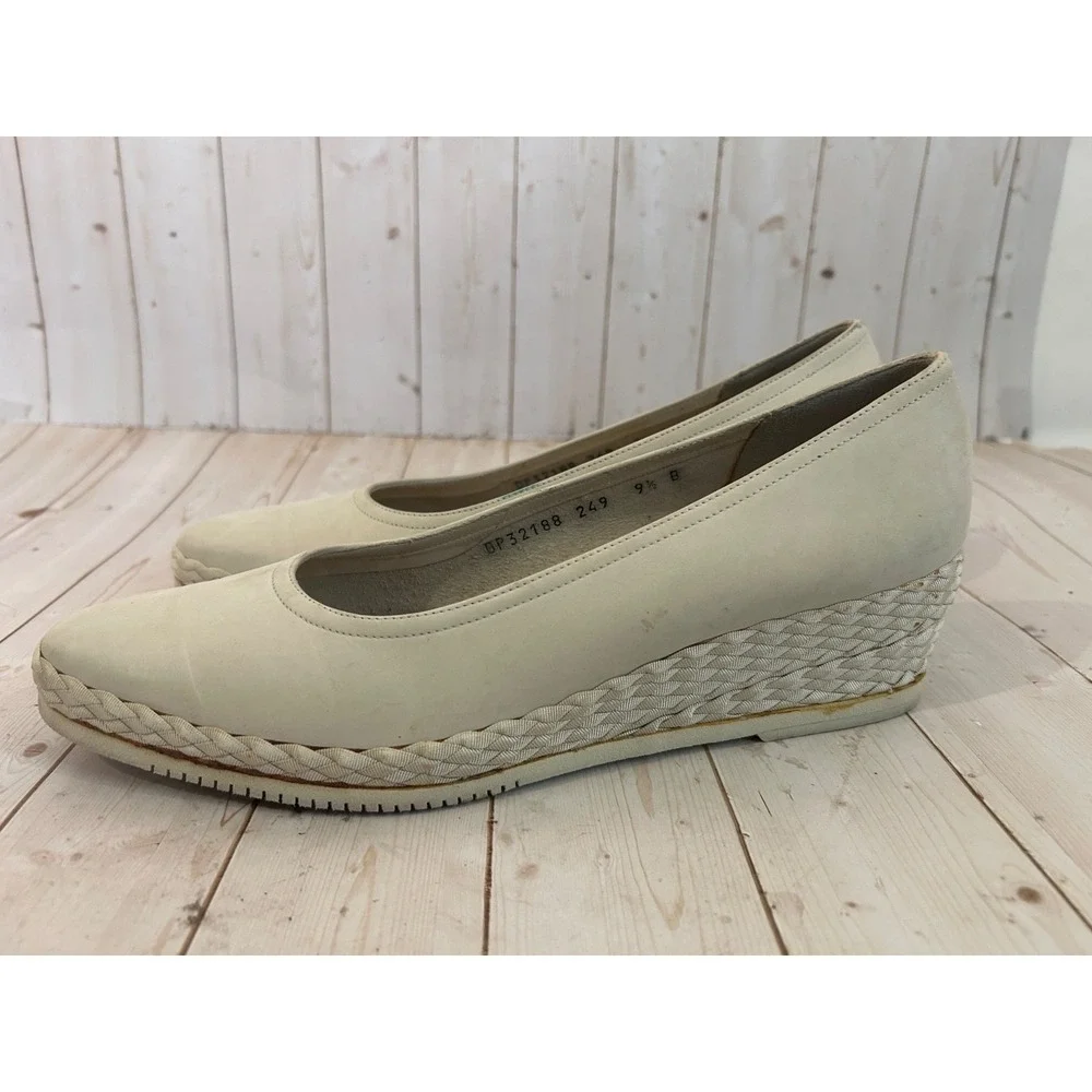 Salvatore Ferragamo Ladies Cream Beige Suede Espadrilles Wedge Heel Sz 9.5 Italy